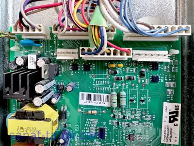 تعمیر-برد-یخچال-در-شهریار-1