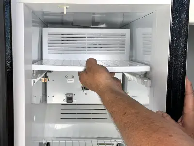 تعمیر-یخچال-در-شهرک-وائین