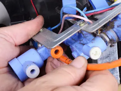 تعویض-شیر-برقی-یخچال-در-شهرقدس-1